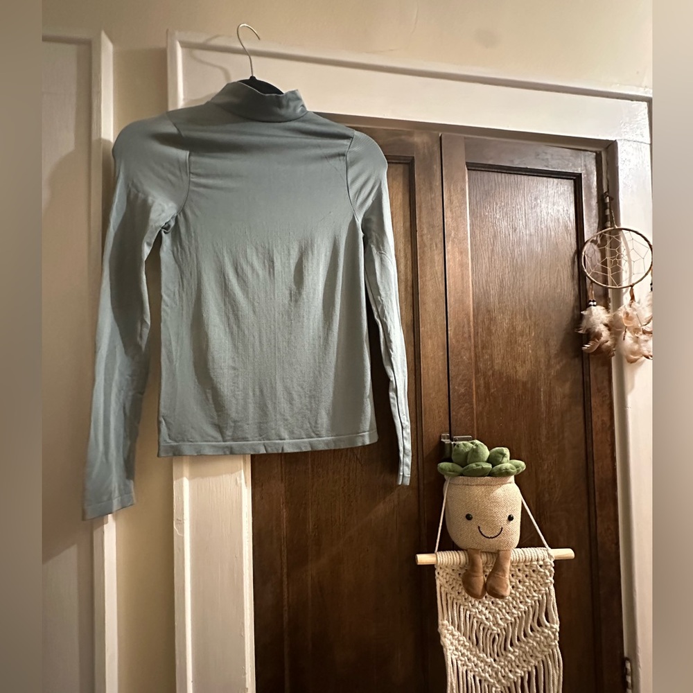 NWOT- free people intimately Size m/l- green stretchy long sleeve